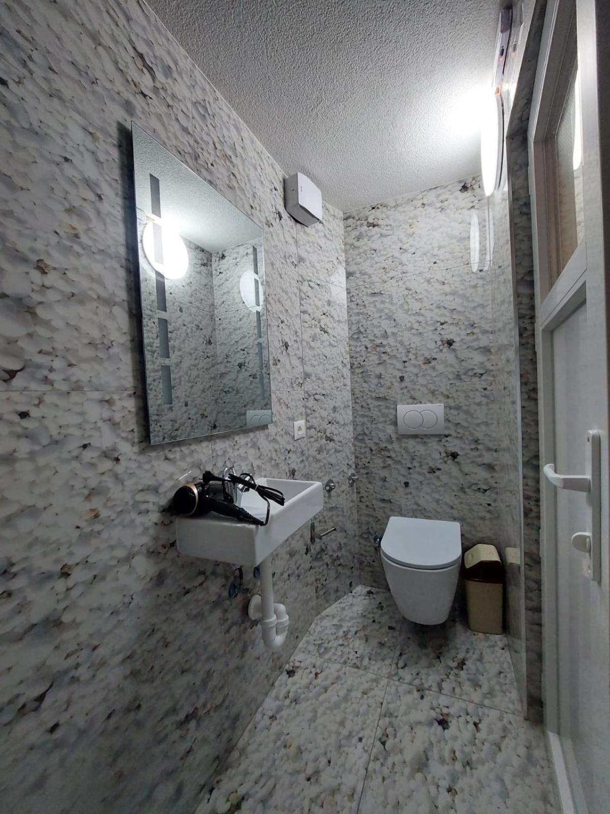 פריזרן Hotel Inn מראה חיצוני תמונה